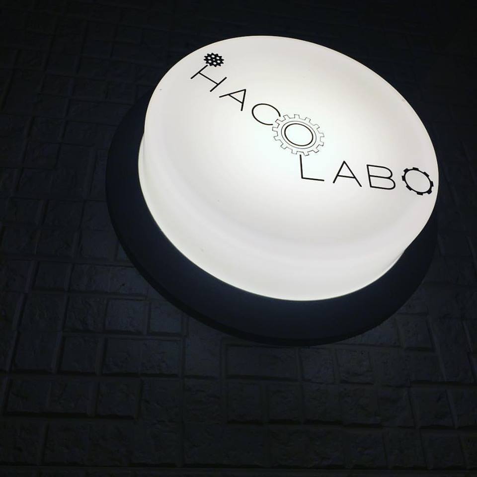 玄関先で何かをワァワァ騒いでいるのかと思っていたら、、、