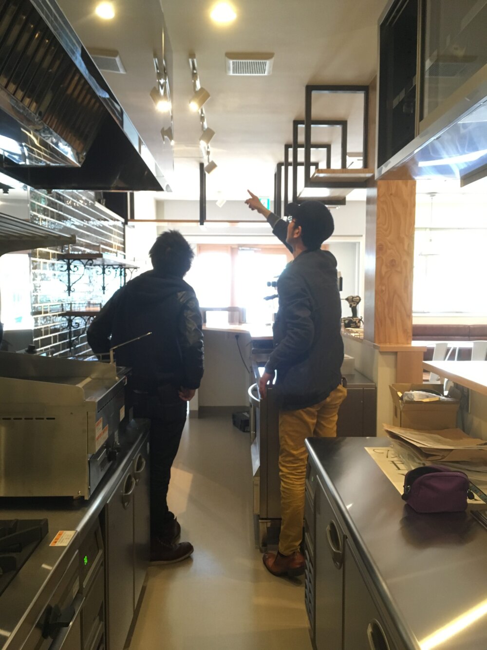 飲食店の厨房をオープンキッチンにしようと考えています。どのような点に注意すればよいでしょうか？ | 東京神奈川の飲食店設計施工の