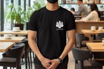 ワンポイントで左胸に印刷した、飲食店スタッフのTシャツデザインとその魅力